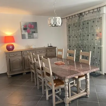 6 Pers, Piscine Chauffee Pres De Sarlat Holiday home *